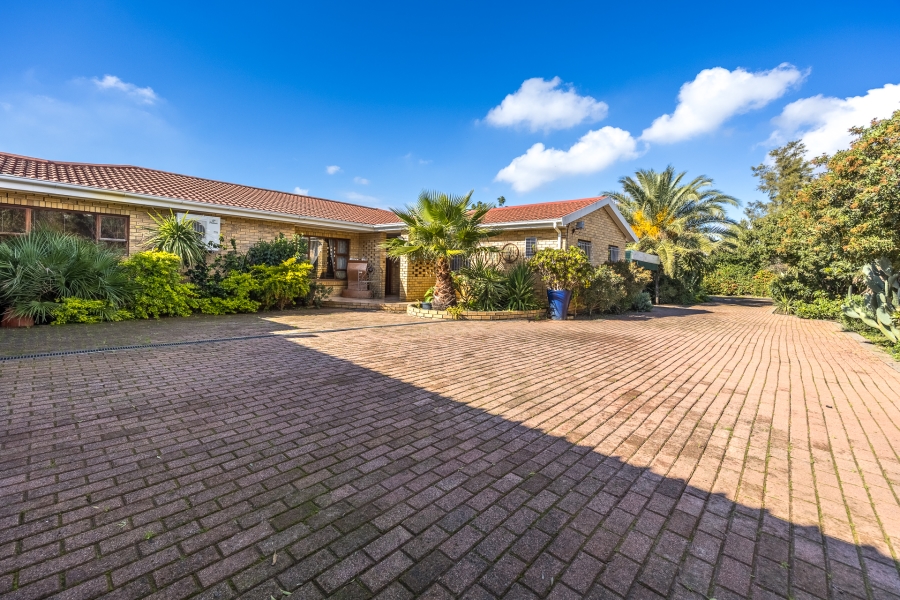 4 Bedroom Property for Sale in Vierlanden Western Cape